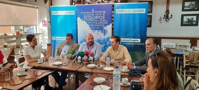El presidente provincial del Partido Popular de Badajoz, Manuel Naharro, en un desayuno informativo este martes en Badajoz