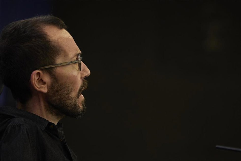 Archivo - El portavoz de Unidas Podemos en el Congreso, Pablo Echenique, interviene en una rueda de prensa previa a una Junta de Portavoces, en el Congreso de los Diputados, a 24 de mayo de 2022, en Madrid (España).