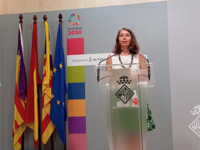 La regidora de Modelo de Ciudad, Vivienda Digna y Sostenibilidad, Neus Truyol, en rueda de prensa.