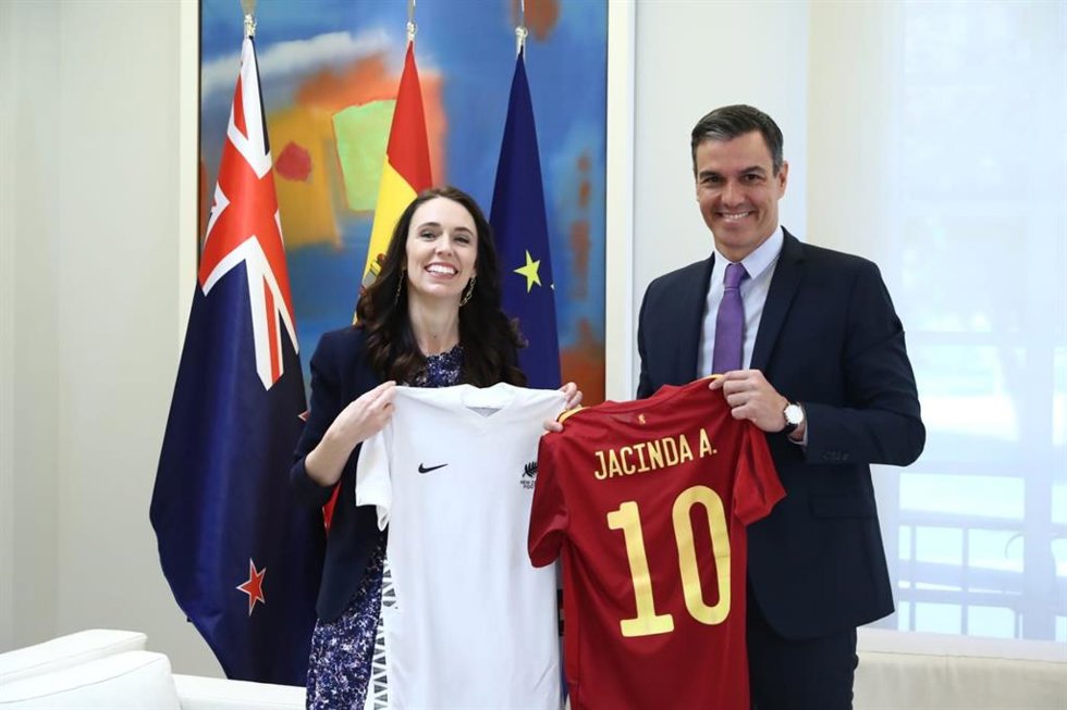 El presidente del Gobierno, Pedro Sánchez, recibe en La Moncloa a la primera ministra de Nueva Zelanda, Jacinda Ardern.