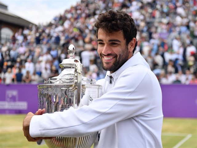 El tenista italiano Matteo Berrettini celebrando su triunfo en el torneo de Queens 2022