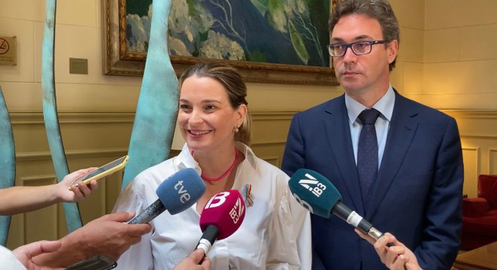 La presidenta del PP balear, Marga Prohens, y el portavoz parlamentario del PP, Toni Costa