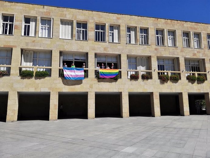 El Ayuntamiento de Logroño luce las banderas del Orgullo, "símbolo de diversidad, pluralidad y libertad"