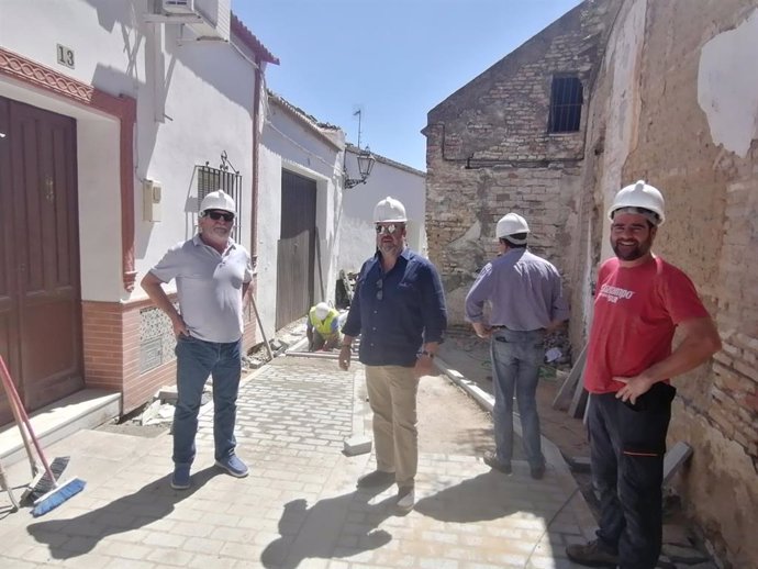 El Delegado De Regeneración, Justicia Y Administración Local De La Junta En Huelva En Funciones, Alfredo Martín, Ha Visitado Este Martes Manzanilla (Huelva), Para Conocer Algunos De Los Proyectos Del PFEA.