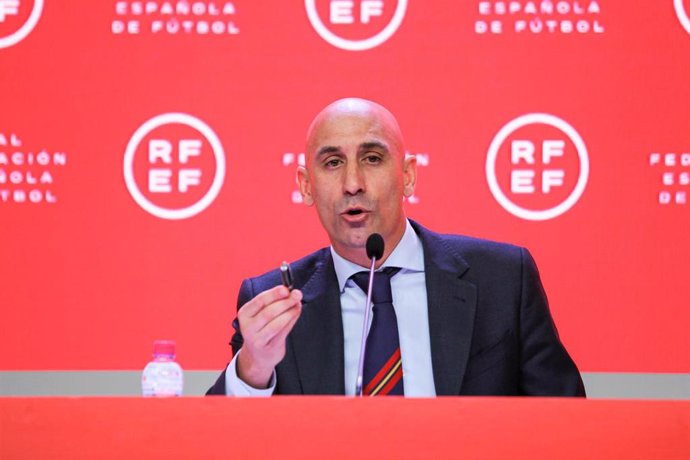 Archivo - Luis Rubiales, presidente de la RFEF, en una conferencia de prensa en la Ciudad del Fútbol de Las Rozas (Madrid).