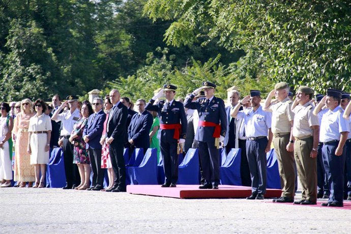 Toma de posesión en Tablada de Javier Hernández Antuña como general director de enseñanza del Ejército del Aire.
