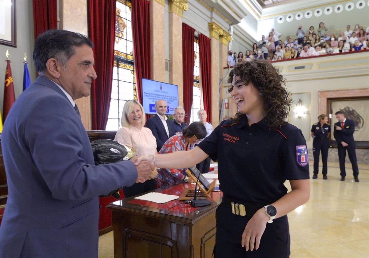 Bomberos del Ayuntamiento de Murcia incorpora a la primera mujer conductora del cuerpo
