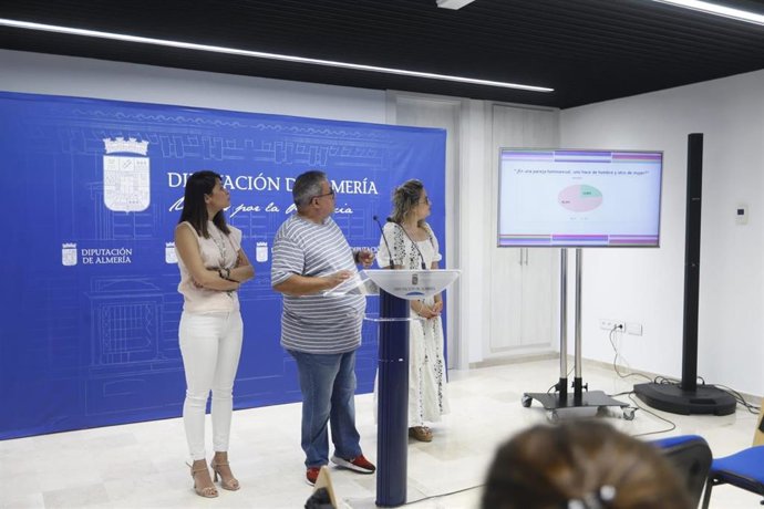 Presentación del informe sobre el estado de respeto a la diversidad sexual en los jóvenes de Almería.