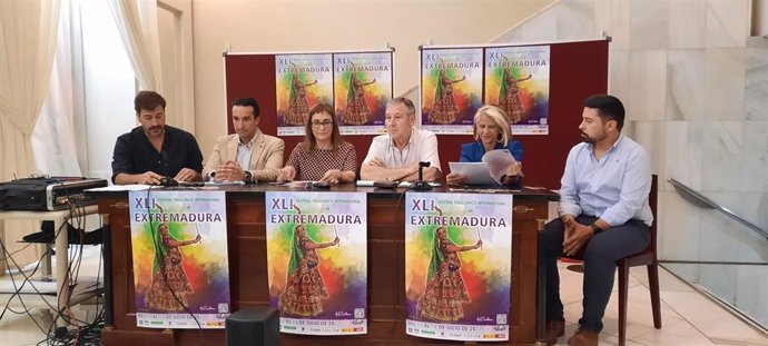 Presentación del Festival Folklórico Internacional de Extremadura