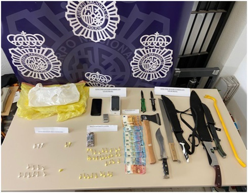 Droga, dinero y objetos intervenidos en una operación policial
