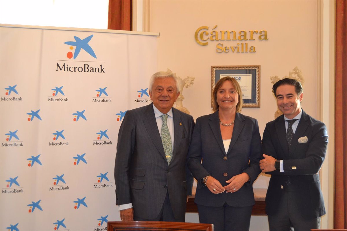 MicroBank firma un acuerdo con los hosteleros de Sevilla para destinar un millón a planes de autoempleo y emprendimiento