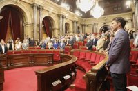 Los diputados del Parlament guardan un minuto de silencio por los migrantes muertos en Melilla