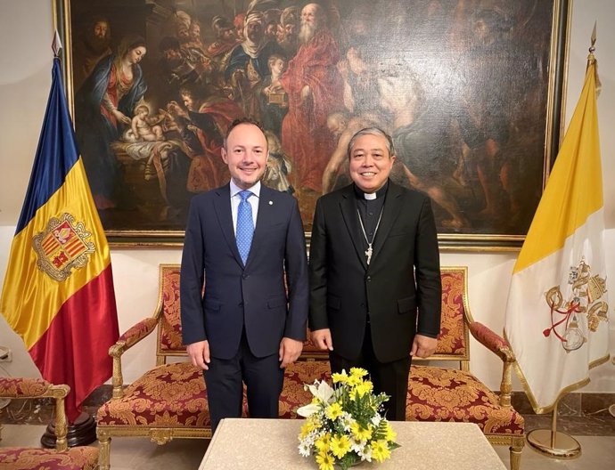 El jefe de Gobierno de Andorra, Xavier Espot, con el nuncio apostólico Monseñor Bernardito Cleopas Auza