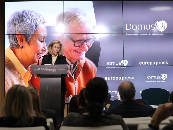 Archivo - La consejera de Familia, Juventud y Política Social de la Comunidad de Madrid, Concepción Dancausa, interviene en un encuentro informativo, en el Auditorio Meeting Place de Castellana, a 20 de abril de 2022, en Madrid (España)