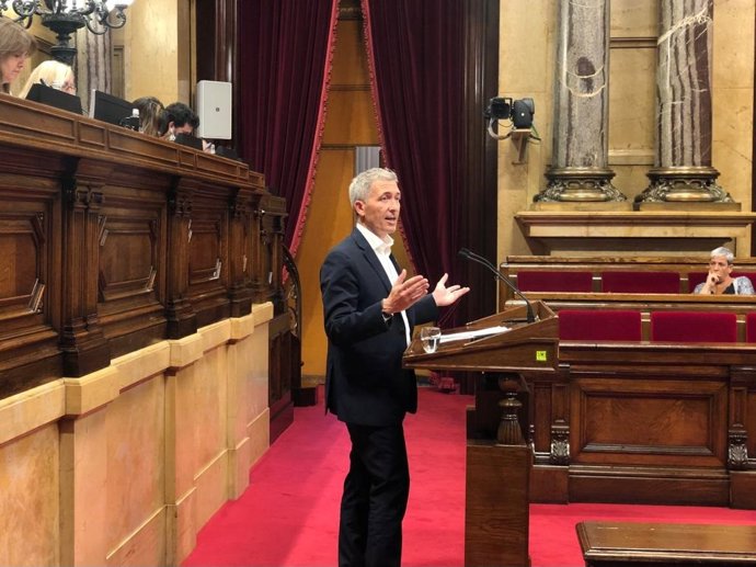 El conseller de Educación de la Generalitat, Josep Gonzlez-Cambray, en el pleno del Parlament del 28 de junio de 2022.