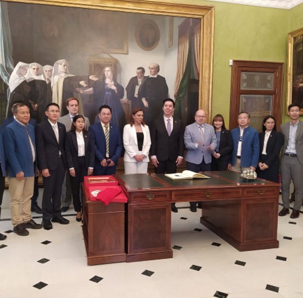 Delegación de Chiang Mai en su visita a Granada.