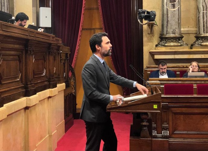 El conseller de Empresa y Trabajo, Roger Torrent, durante la interpelación en el pleno del Parlament, a 28 de junio de 2022.