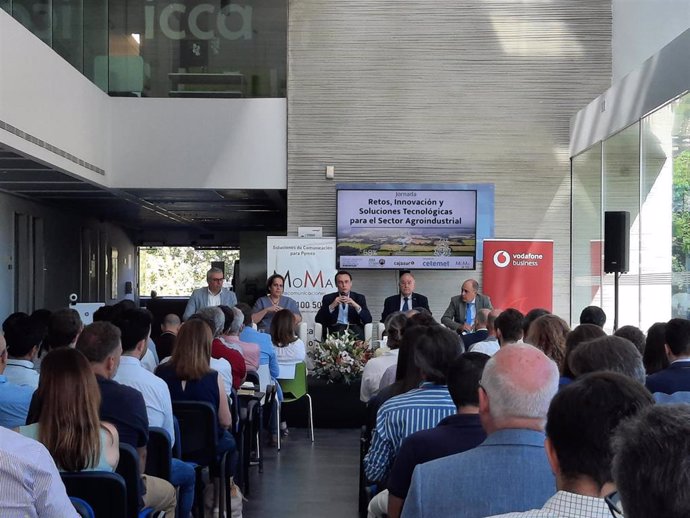 Acto inaugural de las jornadas celebradas en Rabanales 21 sobre retos del sector agroindustrial.