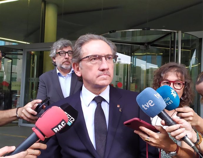 El conseller Jaume Giró tras presentar en la Fiscalía de Barcelona una denuncia contra el excomisario José Manuel Villarejo y la exlíder del PP catalán Alicia Sánchez-Camacho por los audios sobre la 'Operación Catalunya', el 22 de junio de 2022.