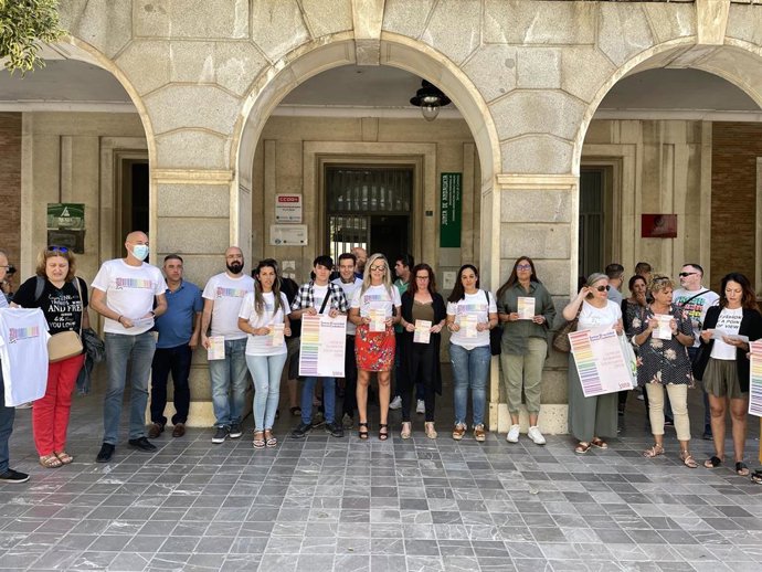 Concentración de los delegados de CCOO Huelva este martes.