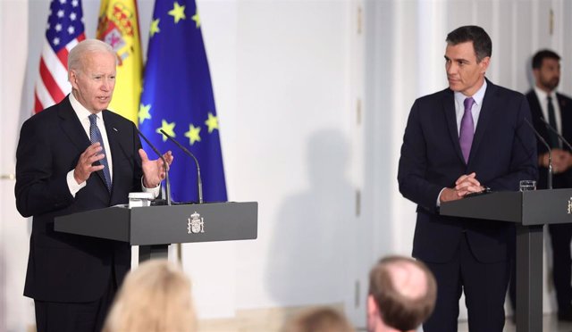 El presidente de los Estados Unidos, Joe Biden (i) y el presidente del Gobierno, Pedro Sánchez (d), comparecen tras su reunión en el Palacio de La Moncloa, a 28 de junio de 2022, en Madrid (España).