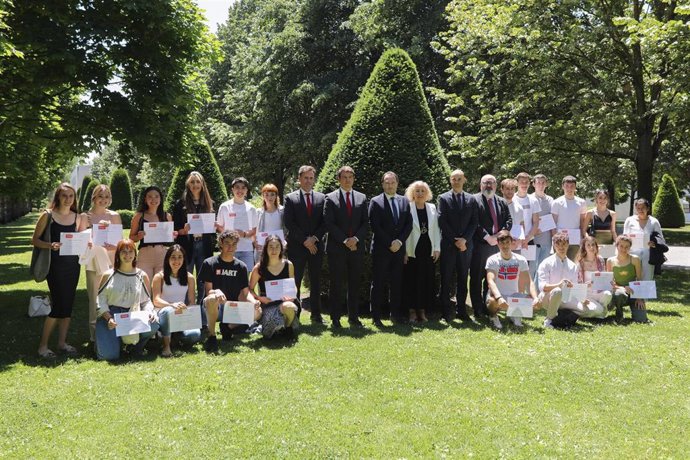 Universidad Pública de Navarra y Santander entregan 101 becas de movilidad internacional a sus estudiantes