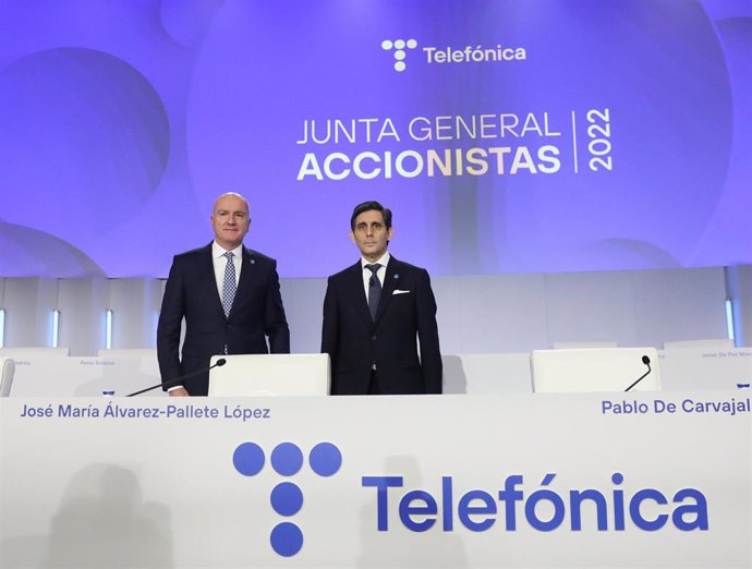 Archivo - (I-D) El consejero delegado de Telefónica, Ángel Vilá Boix, y el presidente de Telefónica, José María Álvarez-Pallete, durante la Junta General de Accionistas de Telefónica S.A., en el Edificio Central del Distrito Telefónica