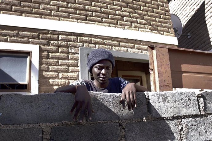 Un ciudadano de Zimbabue que se trasladó a Sudáfrica para trabajar como pastelero