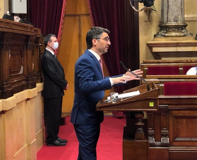 El vicepresidente de la Generalitat, Jordi Puigneró, en el pleno del Parlament