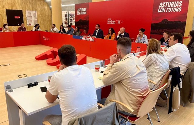 Comisión Ejecutiva de la FSA-PSOE en la sede de La Ería