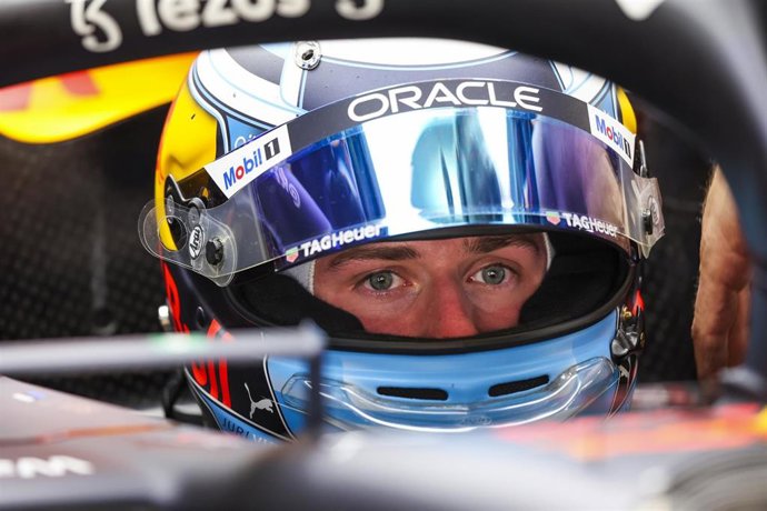 Archivo - El piloto letón Juri Vips al volante del Red Bull durante los entrenamientos libres del Gran Premio de Catalunya 2022