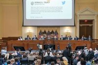 Una asistente de la Administración Trump dice que al expresidente no le importó que sus seguidores portaran armas