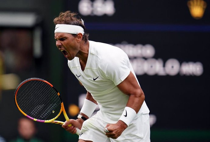 Rafa Nadal celebra un punto en su duelo ante Francisco Cerúndolo en la primera ronda de Wimbledon 2022