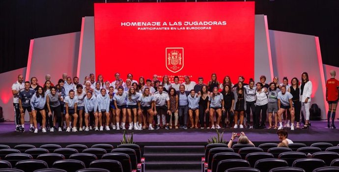 Todas las internacionales españolas en las Eurocopas, reunidas este martes en la Ciudad del Fútbol de Las Rozas