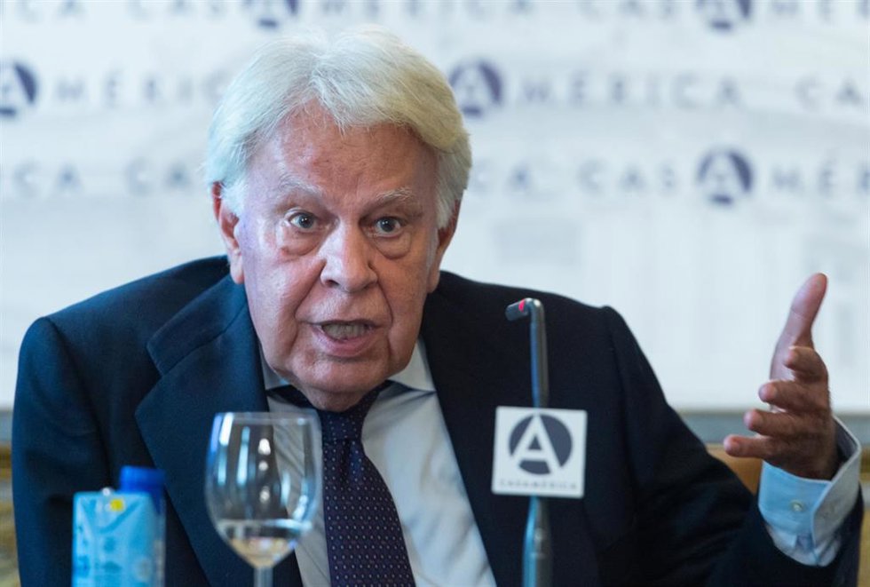 Archivo - El ex presidente del Gobierno de España (1982-1996) Felipe González