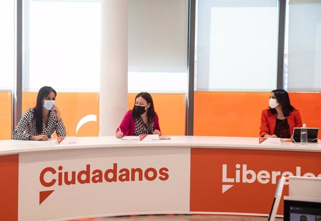 Archivo - (I-D) La vicealcaldesa de Madrid, Begoña Villacís; la secretaria general de Ciudadanos, Marina Bravo; y la líder de Cs, Inés Arrimadas.