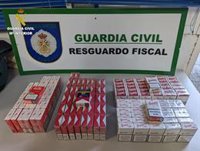 Intervenidas 136 cajetillas de tabaco sin marcas fiscales en un establecimiento en Ribeira (A Coruña)