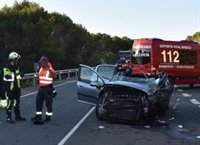 Dos heridos graves y cinco leves en una colisión frontal de dos vehículos en Caparroso