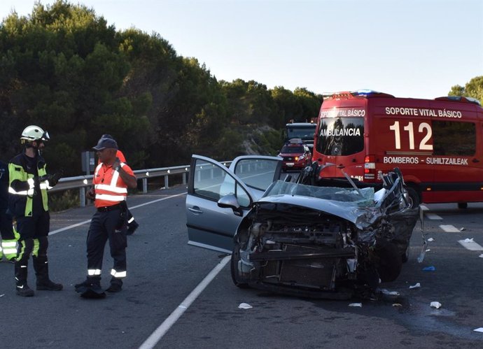 Accidente de tráfico entre dos vehículos en la N-121, en Caparroso