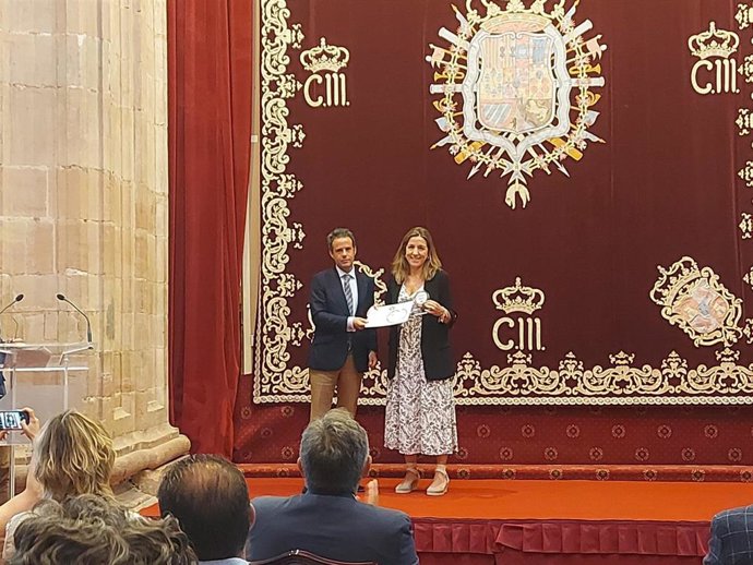 La gerente del Ibavi, Olvido Terrassa, en la recogida del premio.