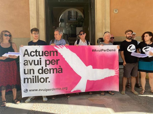 El presidente del GOB Mallorca, Amadeu Corbera, junto con el resto de convocantes.