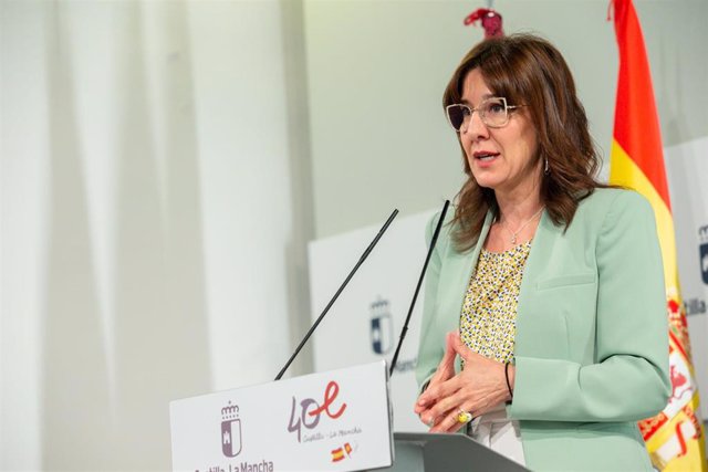 La consejera de Igualdad y portavoz del Gobierno regional, Blanca Fernández, comparece en rueda de prensa, en el Palacio de Fuensalida, para informar sobre los acuerdos del Consejo de Gobierno