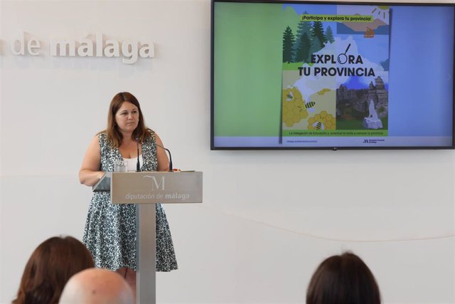 La vicepresidenta segunda de la Diputación, Natacha Rivas, presenta 'Explora tu provincia', programa de la institución que ofrece a los jóvenes malagueños entradas a espacios culturales, naturales y de ocio durante el verano