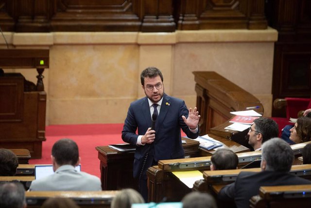 El presidente de la Generalitat, Pere Aragonès, interviene durante una sesión plenaria en el Parlament.