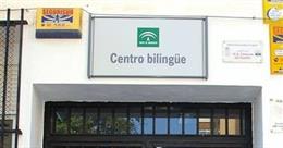 Archivo - Cartel de un Centro Bilingüe, en una imagen de archivo.