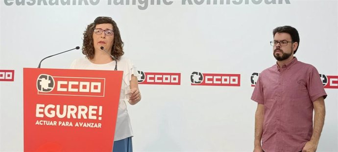 La secretaria general de CCOO de Euskadi, Loli García, en una rueda de prensa