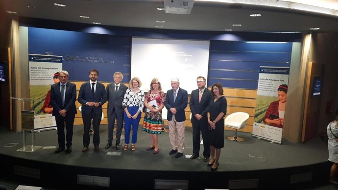 El presidente de la Federación Andaluza de Municipios y Provincias (FAMP) y de la Diputación de Sevilla, Fernando Rodríguez Villalobos, clausura una jornada sobre el Programa para la Alfabetización Digital de las Trabajadoras Contratadas en el PFEA.
