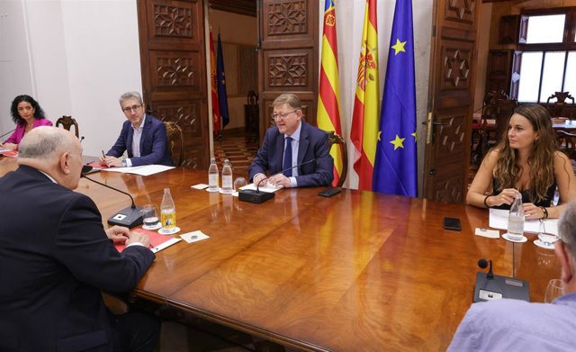 El president de la Generalitat, Ximo Puig, en una reunión con los representantes de las principales organizaciones de trabajadores autónomos de la Comunitat
