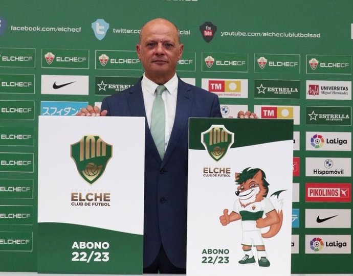 El presidente del Elche CF, Joaquín Buitrago, presenta la campaña de abonos del club en su temporada del centenario.