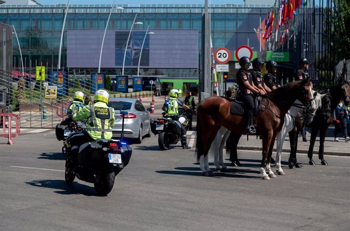 Policías en el dispositivo puesto en marcha para la OTAN, en Ifema Madrid